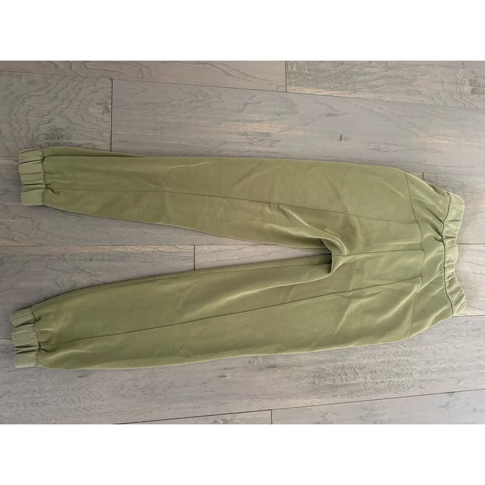 Lululemon Relaxed High Rise Pant Bronze Green Jogger Size 2